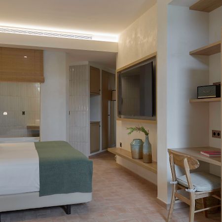 Port de Sant Miguel Cala San Miguel Ibiza Resort, Adults Only, Curio Collection By Hilton מראה חיצוני תמונה Deluxe Room