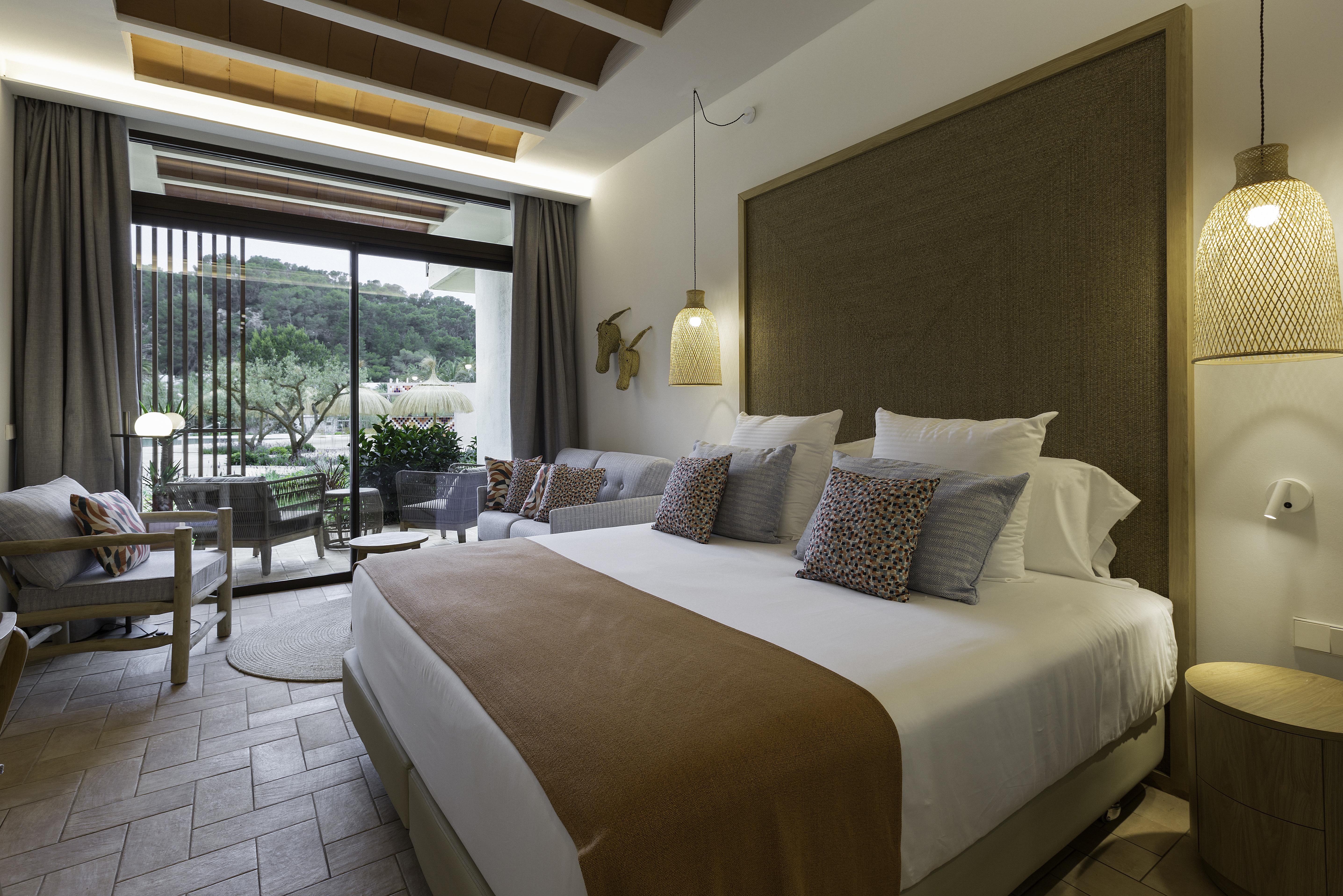 Port de Sant Miguel Cala San Miguel Ibiza Resort, Adults Only, Curio Collection By Hilton מראה חיצוני תמונה Deluxe Room