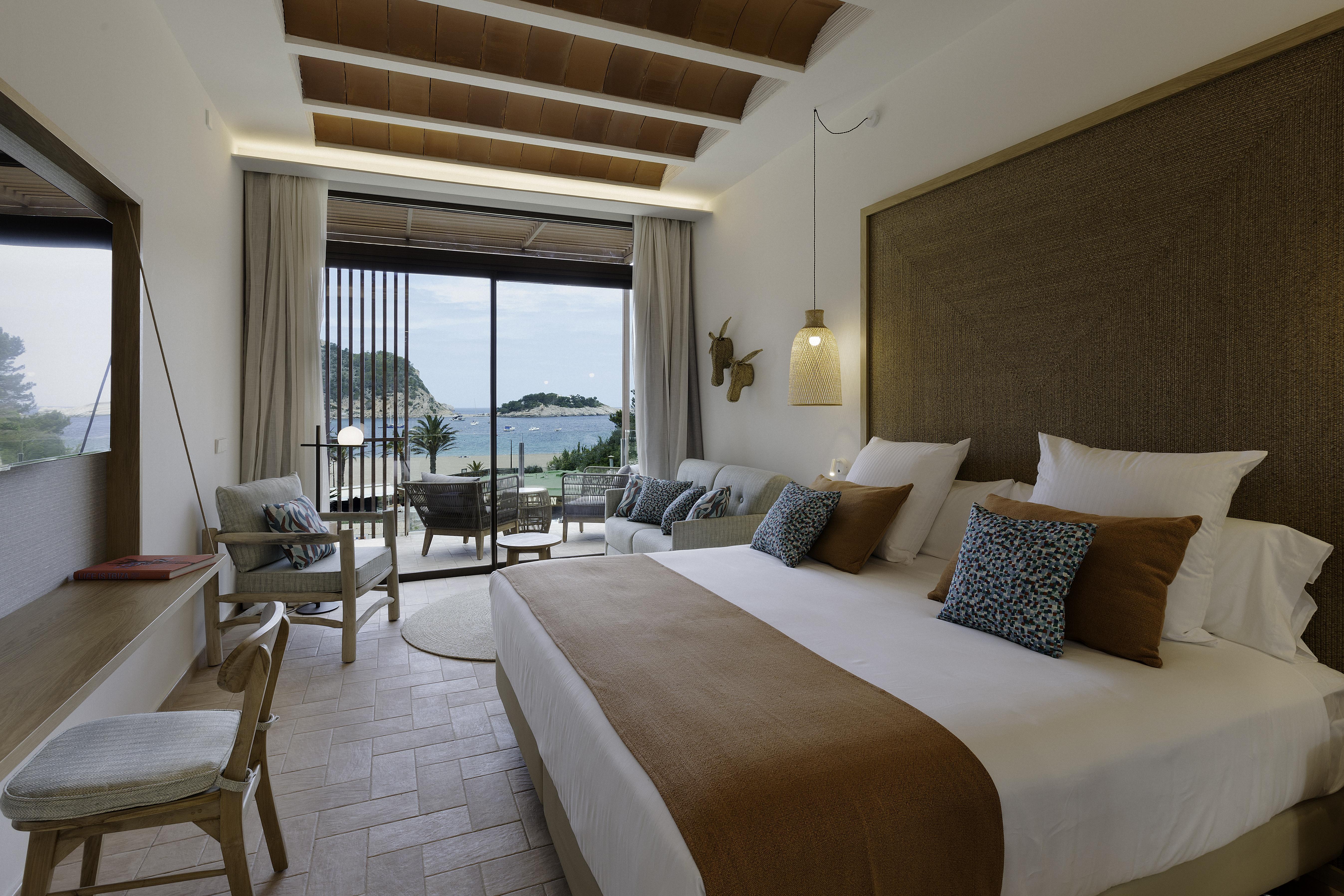 Port de Sant Miguel Cala San Miguel Ibiza Resort, Adults Only, Curio Collection By Hilton מראה חיצוני תמונה Deluxe Seafront Room