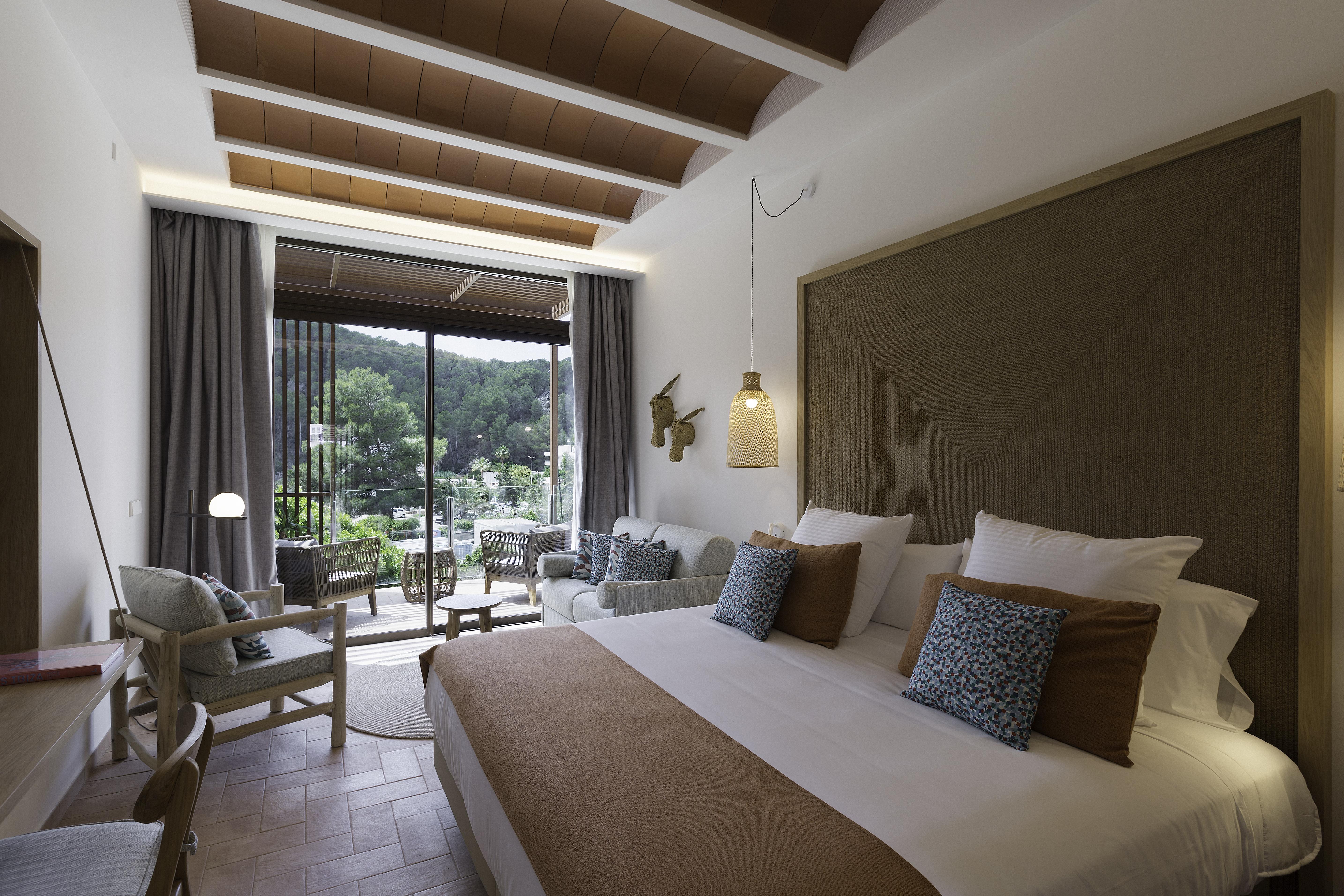 Port de Sant Miguel Cala San Miguel Ibiza Resort, Adults Only, Curio Collection By Hilton מראה חיצוני תמונה Deluxe Room