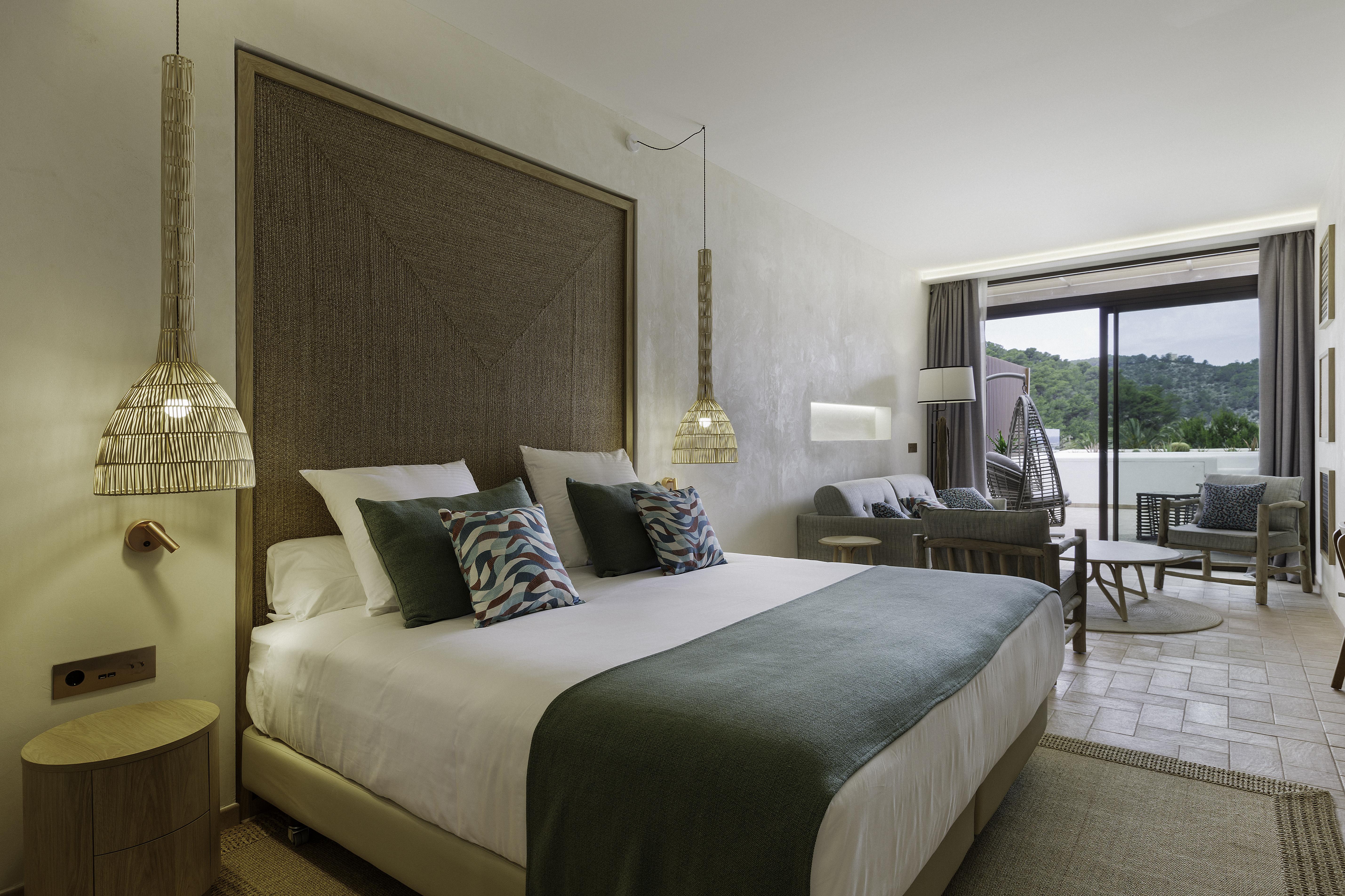 Port de Sant Miguel Cala San Miguel Ibiza Resort, Adults Only, Curio Collection By Hilton מראה חיצוני תמונה Deluxe room