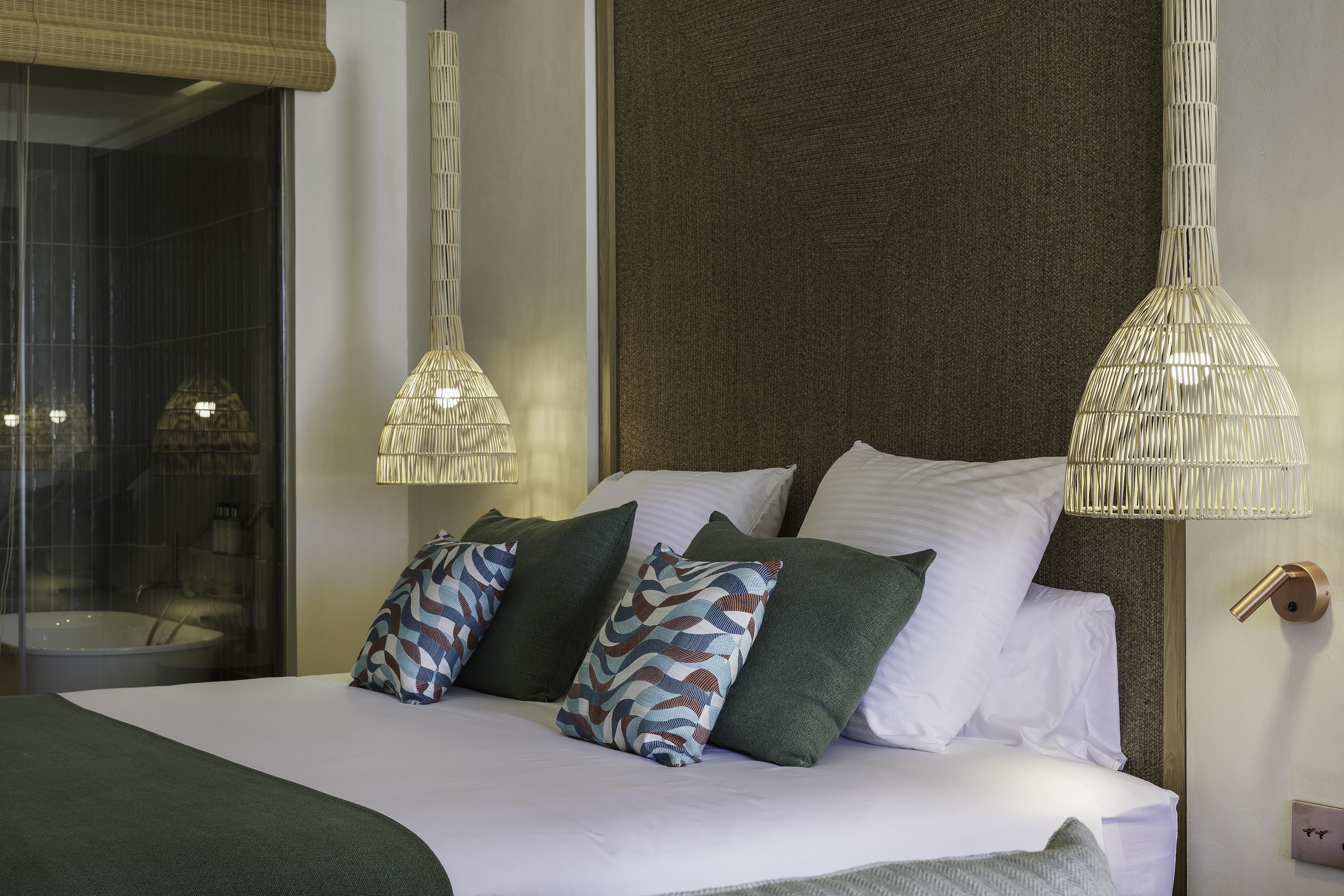 Port de Sant Miguel Cala San Miguel Ibiza Resort, Adults Only, Curio Collection By Hilton מראה חיצוני תמונה A bedroom at the hotel
