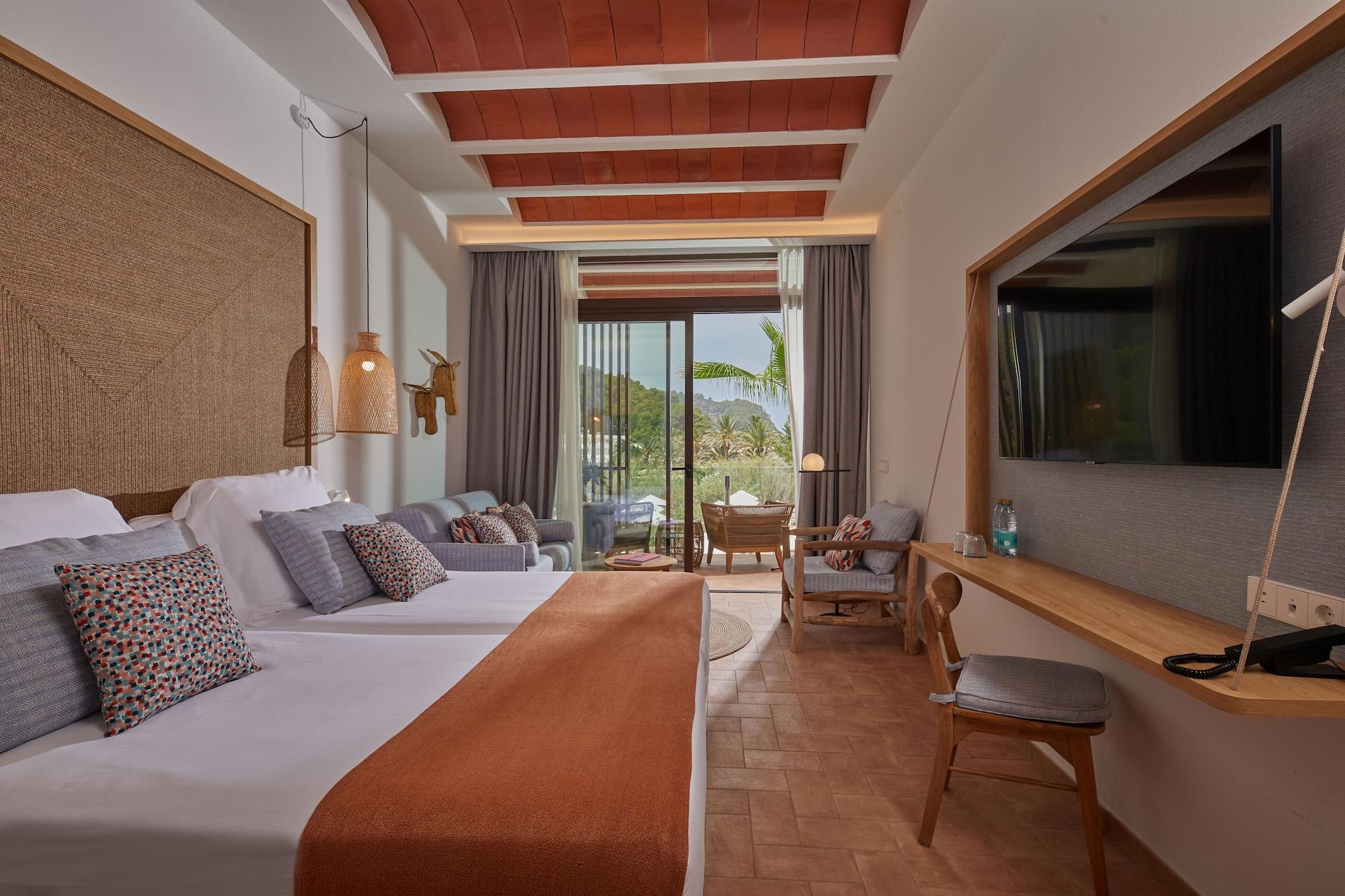 Port de Sant Miguel Cala San Miguel Ibiza Resort, Adults Only, Curio Collection By Hilton מראה חיצוני תמונה Deluxe room