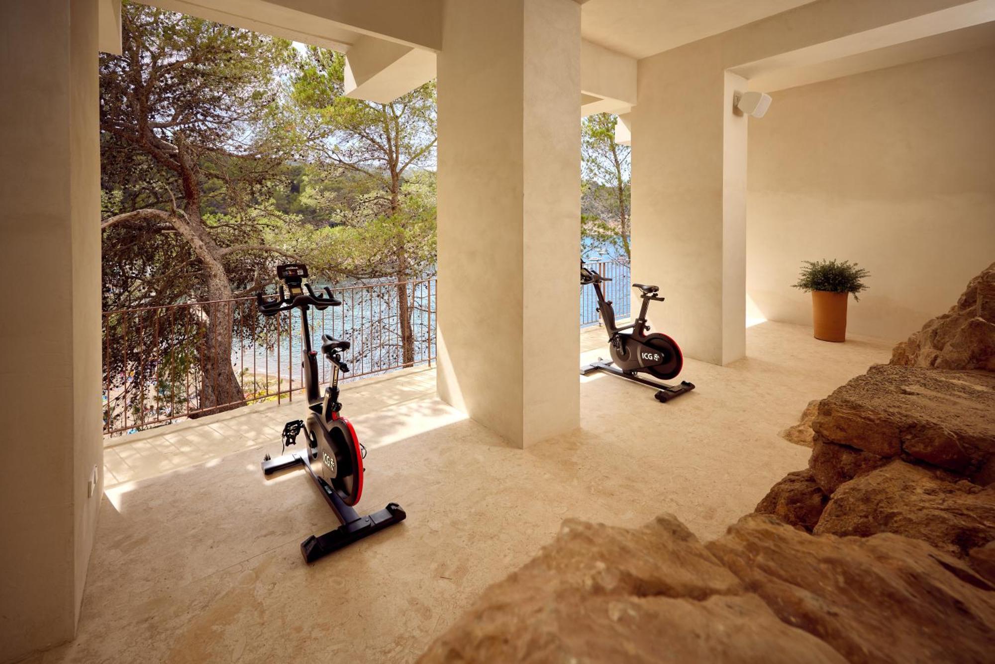 Port de Sant Miguel Cala San Miguel Ibiza Resort, Adults Only, Curio Collection By Hilton מראה חיצוני תמונה