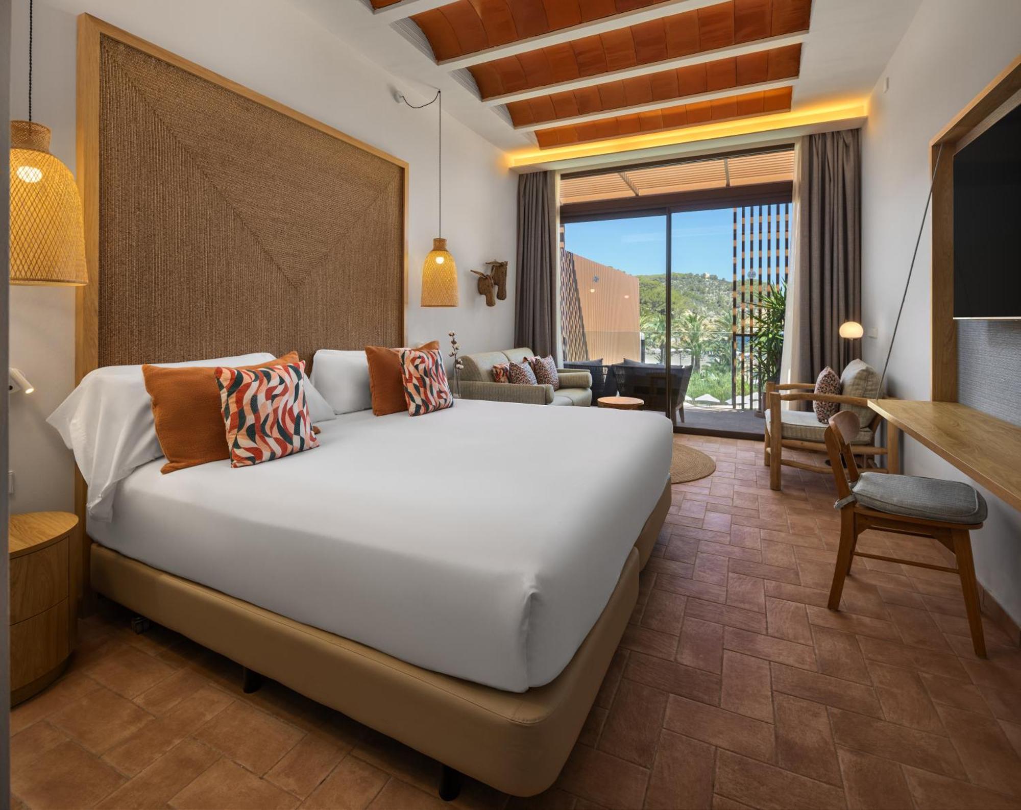 Port de Sant Miguel Cala San Miguel Ibiza Resort, Adults Only, Curio Collection By Hilton מראה חיצוני תמונה